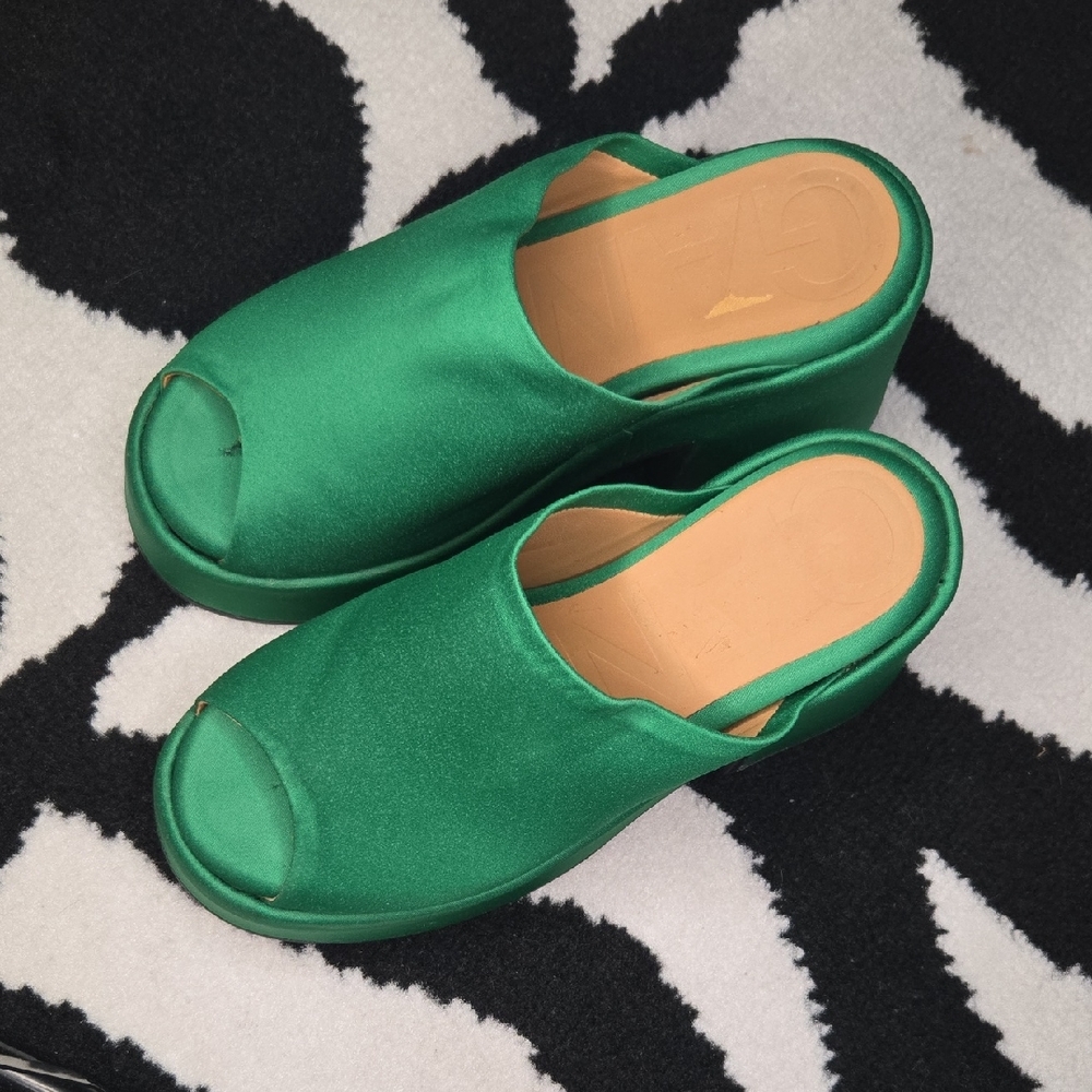 Ganni Green Mules & Clogs Vibrant Design - Picture 3 of 10